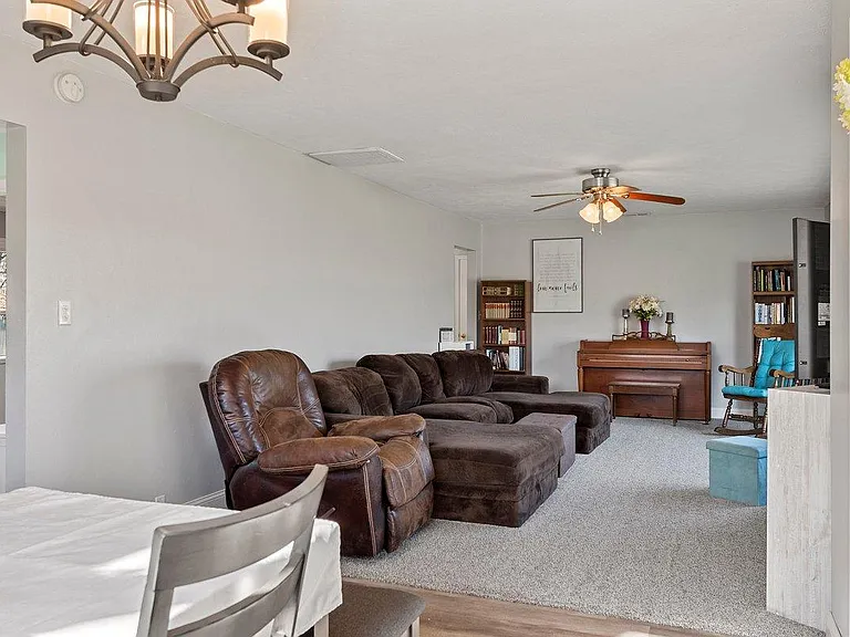 507 E Gibson St — Photo 11