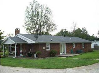 1215 N Meadowbrook Ln, Petersburg, IN