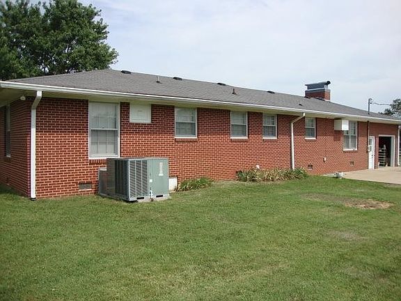 2nd image of 1594 Twin Oak Dr