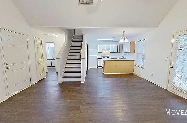 319 Saint Rosea Dr — Photo 4
