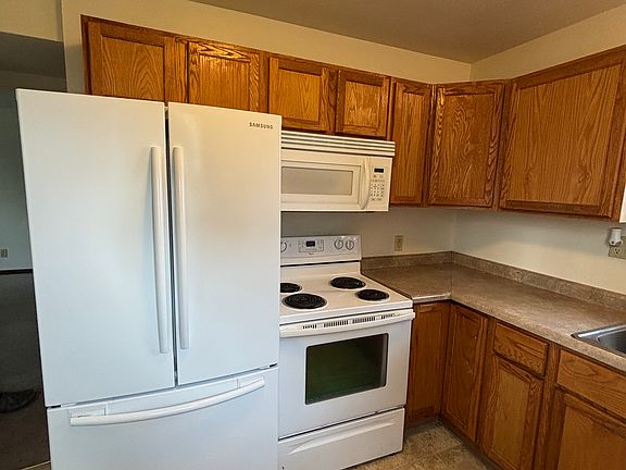 2nd image of 208 Spruce St #3