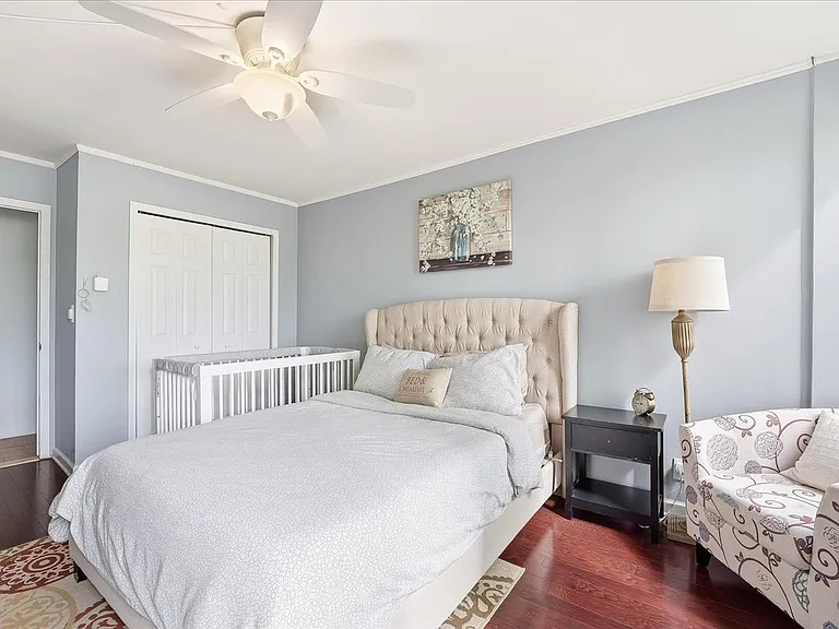 300 Winston Dr #L5 — Photo 22