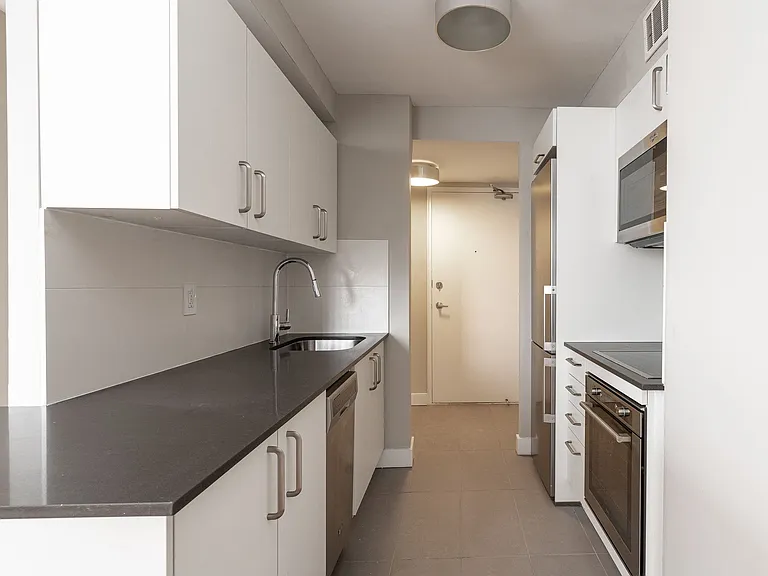 190 Jameson Ave — Photo 1
