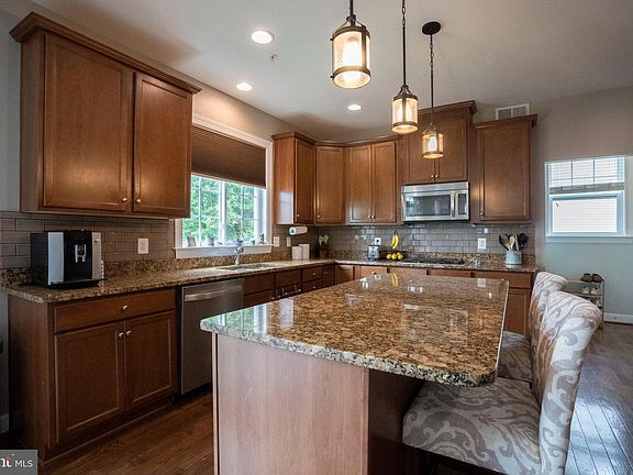 3rd image of 43687 Wild Iris St