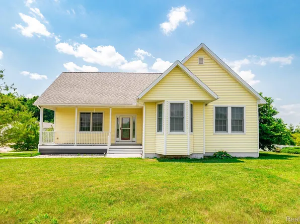 11601 Armstrong Rd, South Rockwood, MI 48179