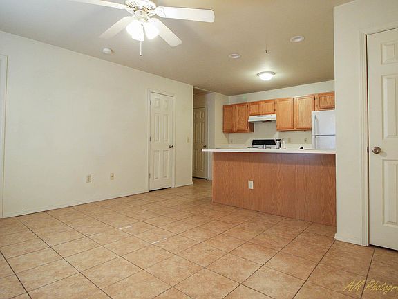 2nd image of 970 N Oakland Ave APT 2