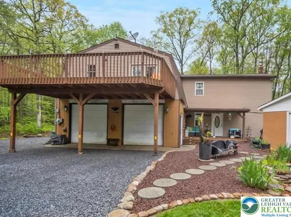 9223 N Loop Rd, Slatington, PA 18080