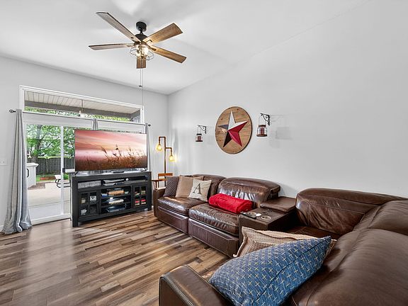 4th image of 2209 Carpenter Ave