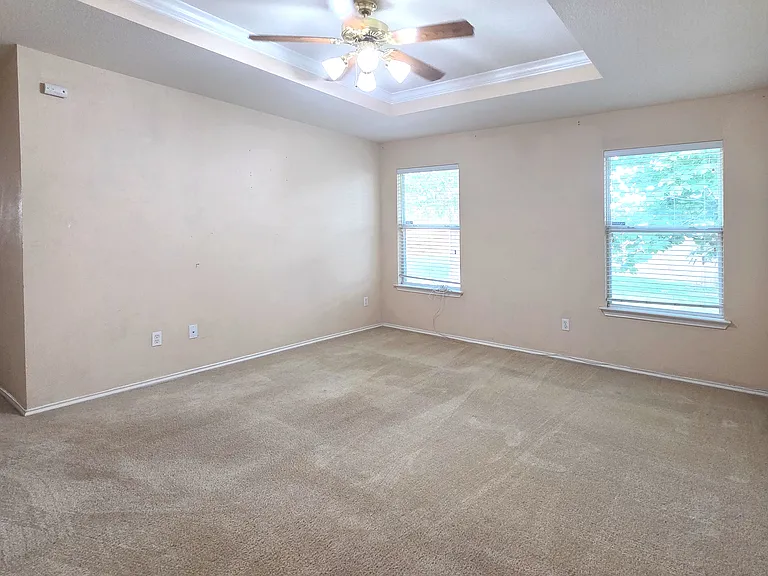 307 Golden Gate Dr — Photo 12