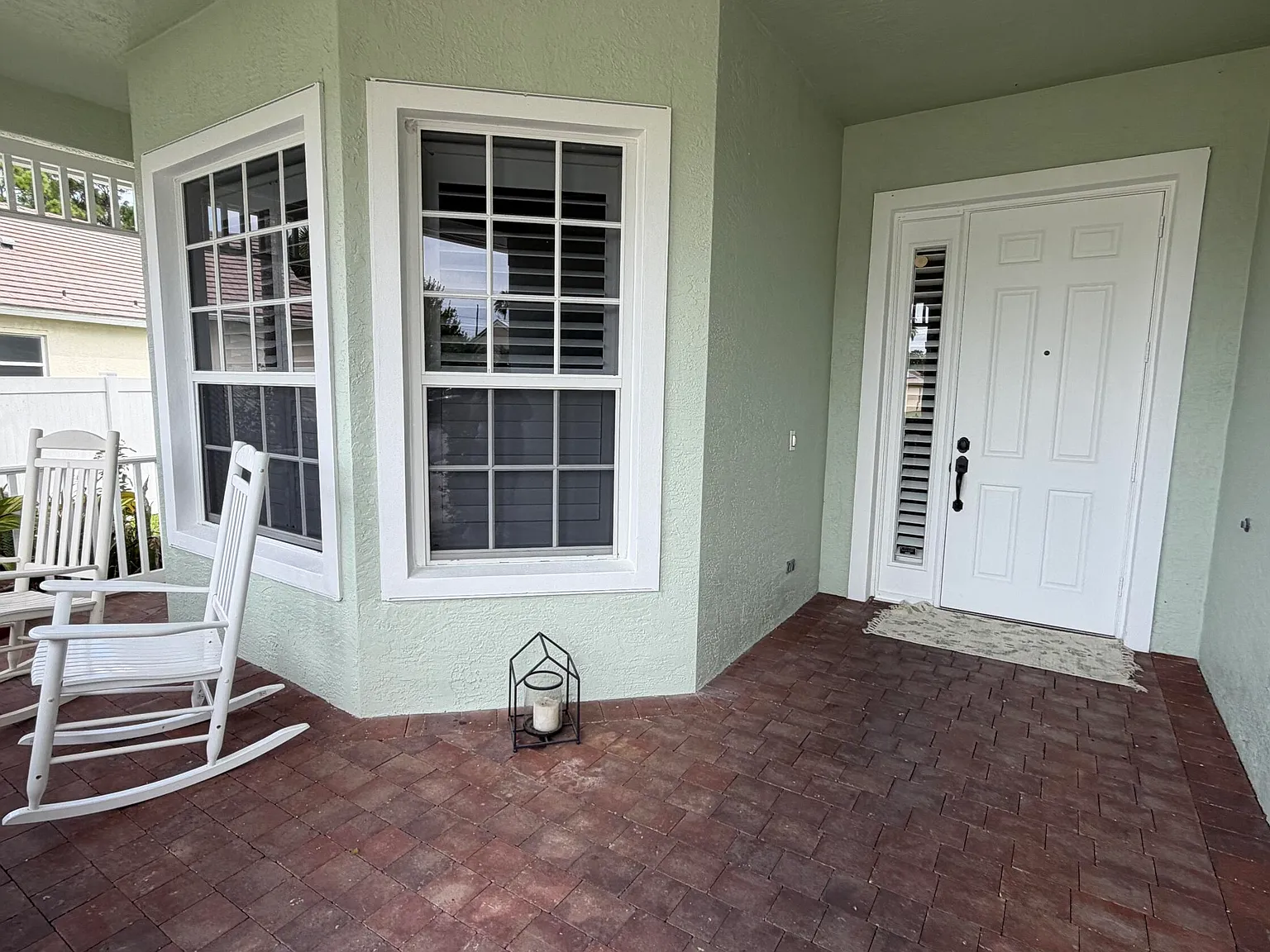 3 bed, 3.0 bath, 2400 sqft, $3,800 — Photo 2