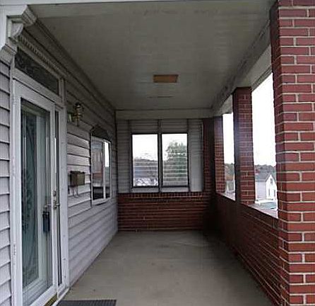 3rd image of 1527 Elm St