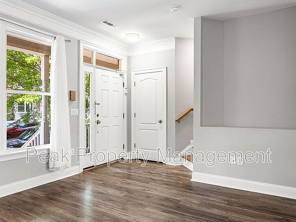 5th image of 711 S Laurel St