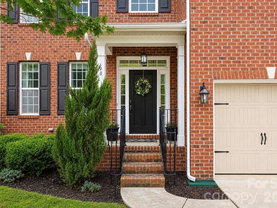 1st image of 949 Autumn Glen Ct