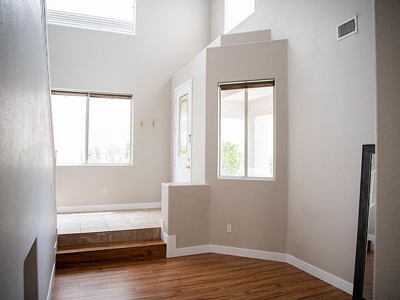 4th image of 6744 Pastel Camellia St