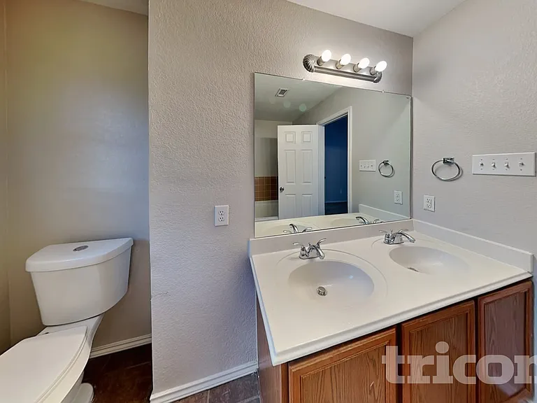 8210 Grissom Cir — Photo 9