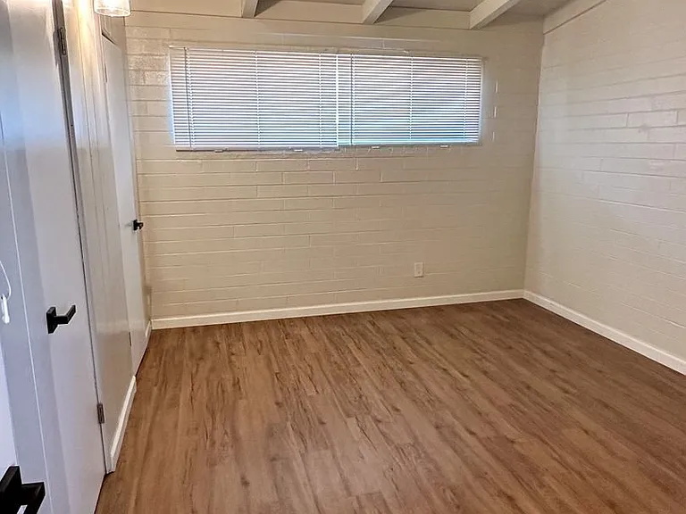 2770 N Forgeus Ave — Photo 16