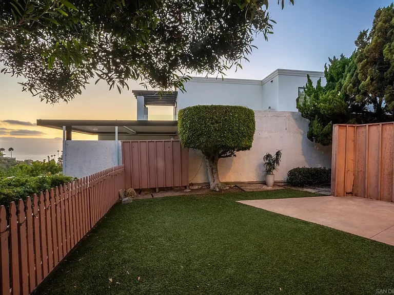 7415 Caminito Rialto — Photo 29