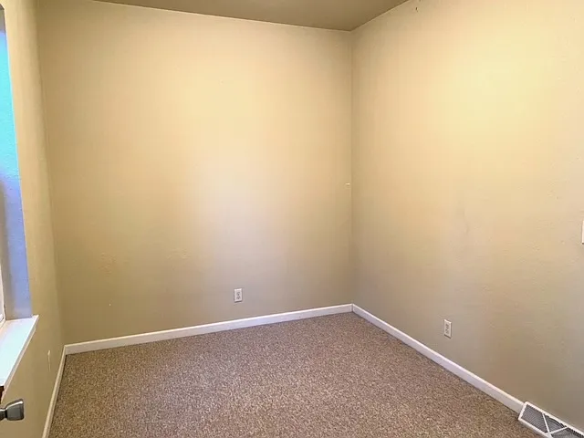 319 Niagara Ave #1 — Photo 8