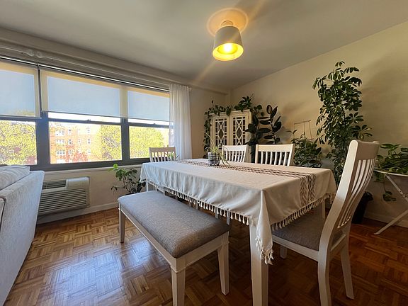3rd image of 2352 Linwood Ave APT 5H