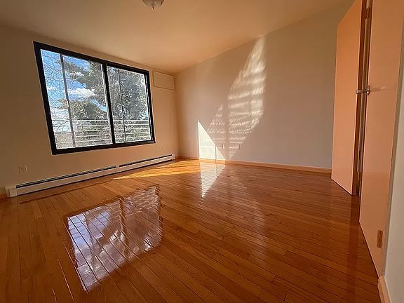 4th image of 2338 Dean St #Penthouse