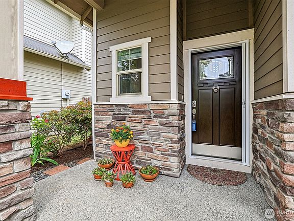 2nd image of 10015 1st Street NE