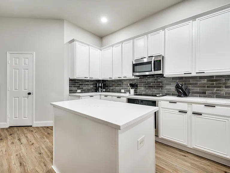 9512 Shirland Ln — Photo 13