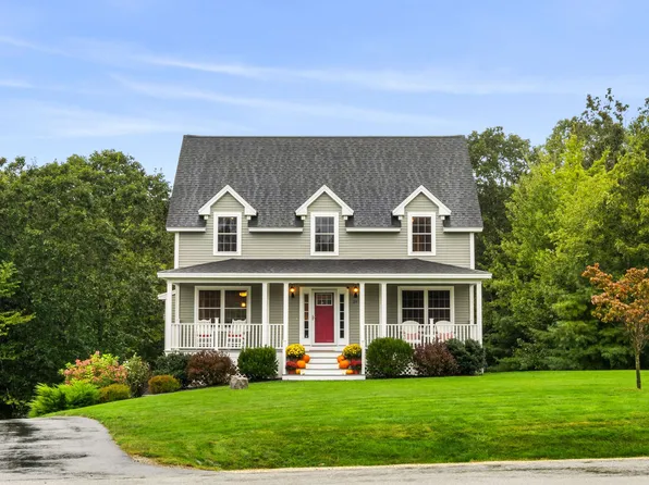 24 Chestnut Way, Lee, NH 03861