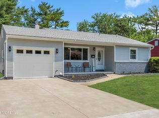911 Edgebrook Dr N, Toms River, NJ 08757