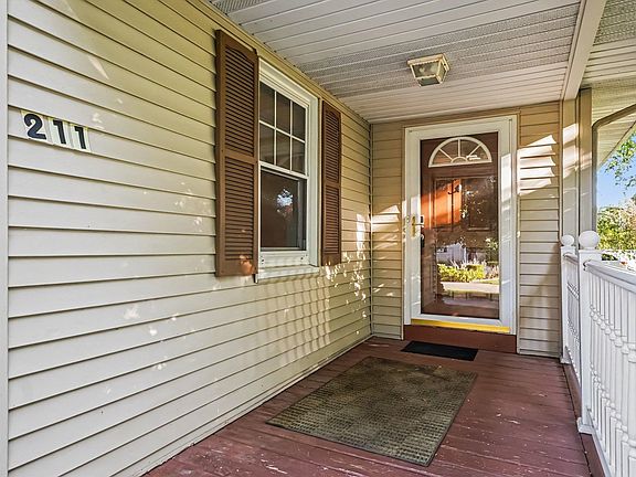 3rd image of 211 N Powell Rd