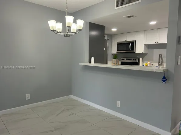 230 Lakeview Dr APT 209, Fort Lauderdale, FL 33326
