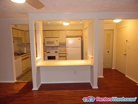 4th image of 3502 Wedgewood Ct APT L
