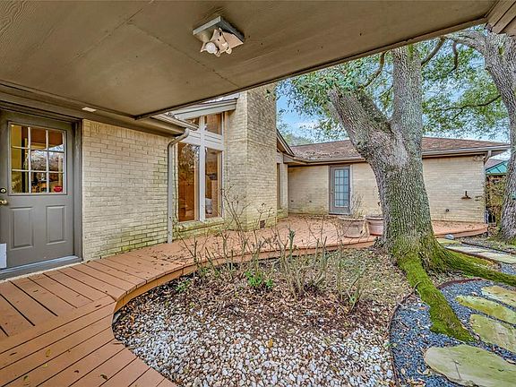 4th image of 4323 Meadowbank Dr