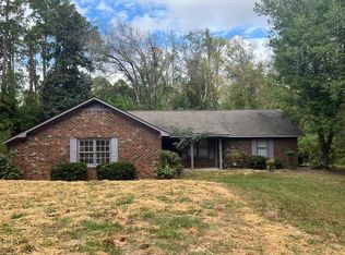 106 Cascade Cir, Sylvester, GA 31791