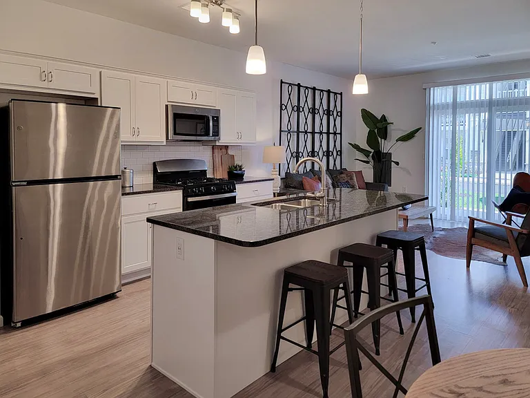 Park West Apartments — Photo 42