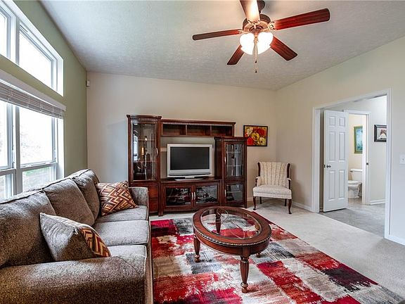 5th image of 150 Stoney Brook Dr