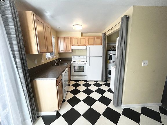 2nd image of 5041 SW Beaverton Hillsdale Hwy APT B