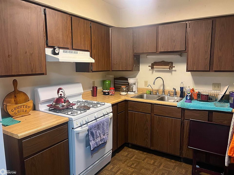 2nd image of 918 W King Dr