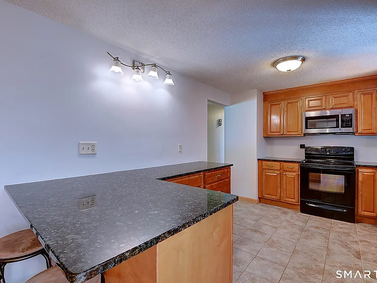 58 Elizabeth Dr — Photo 8