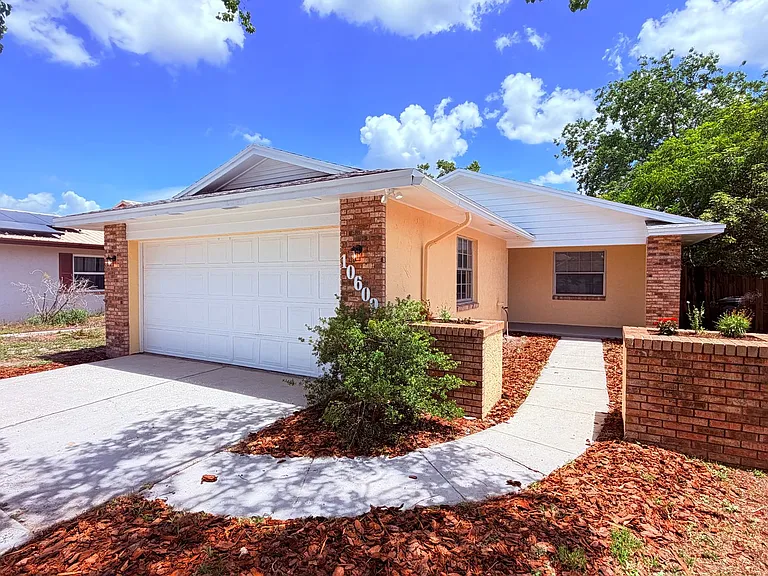 10609 Wyndcliff Dr — Photo 3