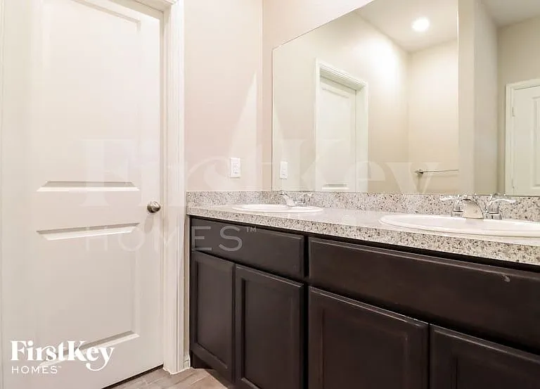4624 Corktree Ln — Photo 9