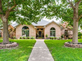 118 Hummingbird Ln, Red Oak, TX 75154