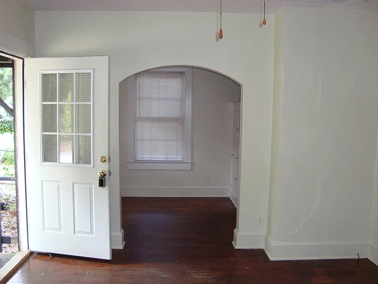 105 N Meridian St — Photo 2