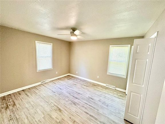 4th image of 11203 Herrick Ave