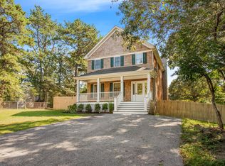 75 Glen Ave, Flanders, NY 11901