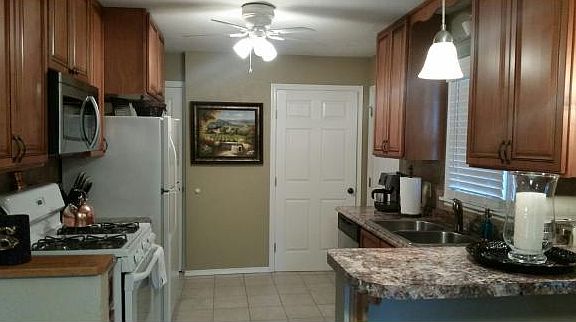 3rd image of 322 W Country Club Blvd