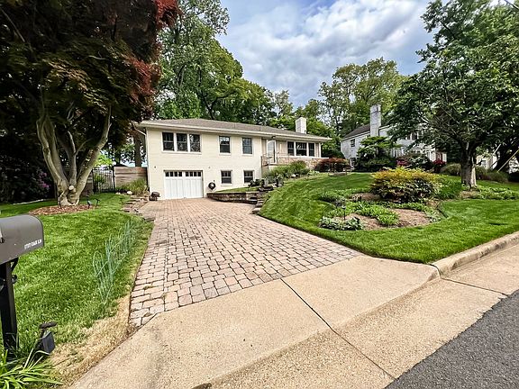 3rd image of 1717 Oak Ln
