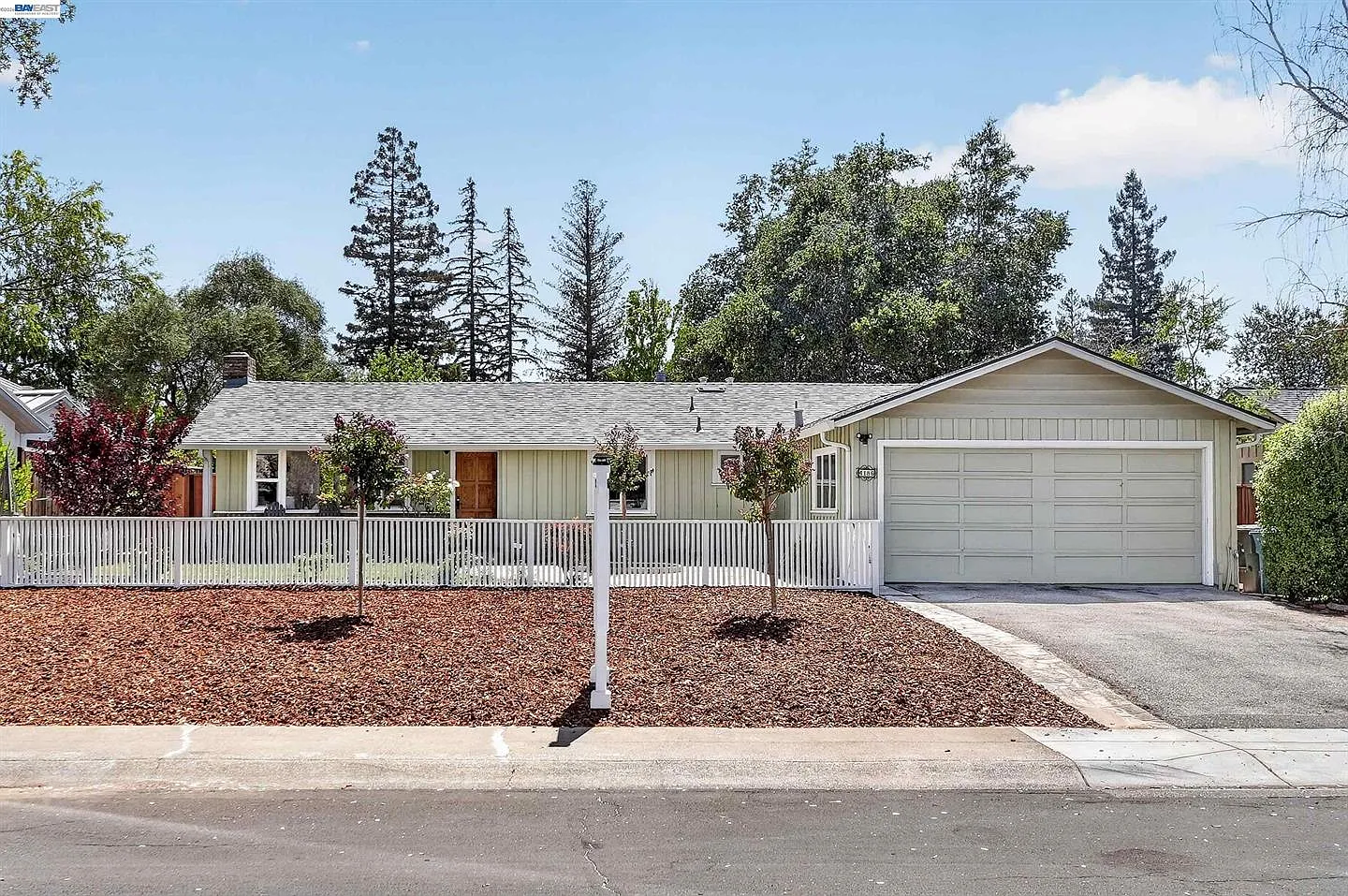 3 bed, 1415 sqft, $7,800 — Photo 1
