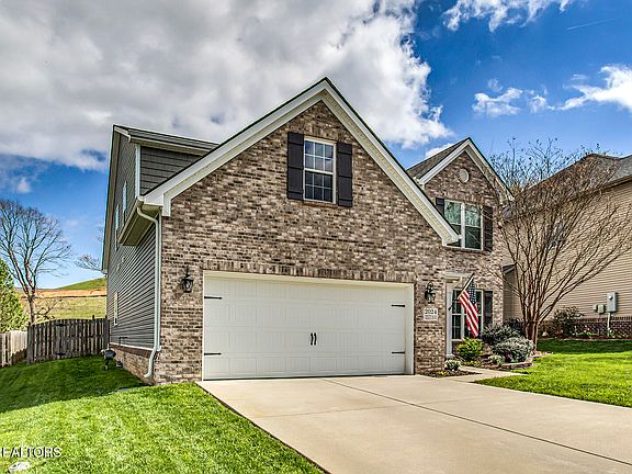 2nd image of 2024 Creekside Manor Ln