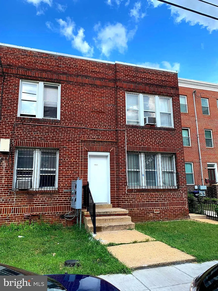 1851 Kendall St NE photo 1
