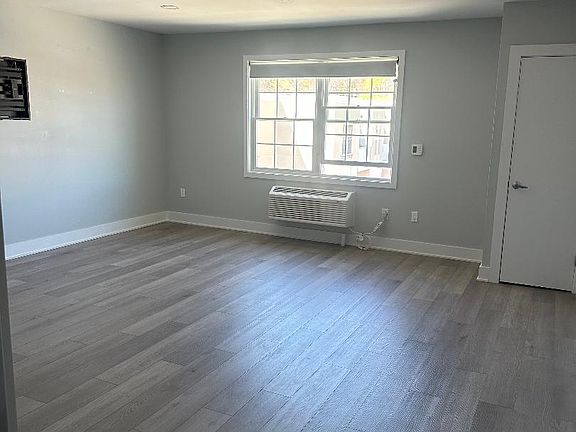 2nd image of 161 Kinderkamack Rd
